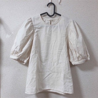 ジーユー(GU)のGU  ボリュームスリーブブラウス（5分袖）カットソー　Tシャツ(シャツ/ブラウス(半袖/袖なし))