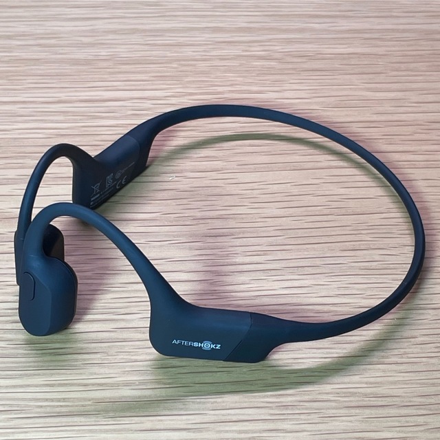 AfterShokz Aeropex Cosmic Black AS800 スマホ/家電/カメラのオーディオ機器(ヘッドフォン/イヤフォン)の商品写真