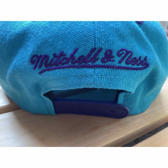 MITCHELL & NESS(ミッチェルアンドネス)のCharlotte Hornets Hardwood Snapback CAP メンズの帽子(キャップ)の商品写真