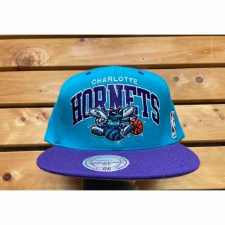 ミッチェルアンドネス(MITCHELL & NESS)のCharlotte Hornets Hardwood Snapback CAP(キャップ)