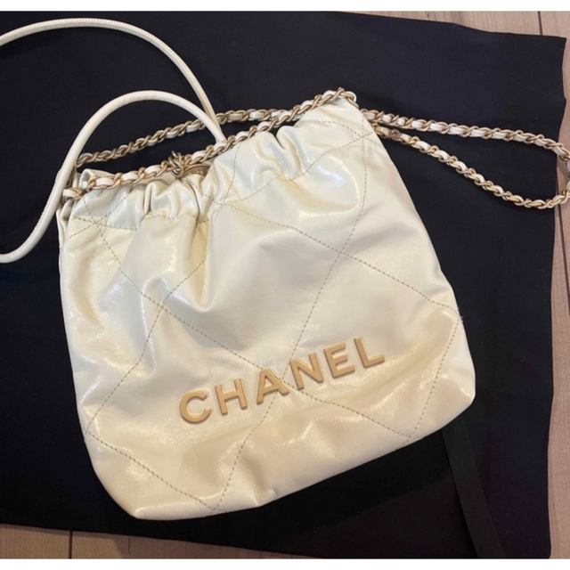 CHANEL(シャネル)のシャネル　22bag 22バッグ　mini イエロー レディースのバッグ(ショルダーバッグ)の商品写真