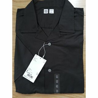 ユニクロ(UNIQLO)のオープンカラーシャツ ブラック 半袖 ユニクロ 新品(シャツ)
