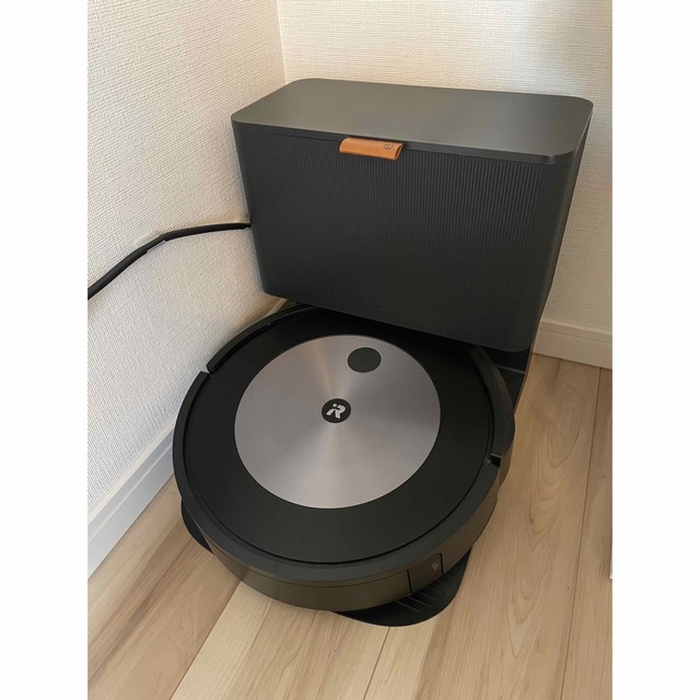 iRobot(アイロボット)のIROBOT ルンバ j7＋ スマホ/家電/カメラの生活家電(掃除機)の商品写真