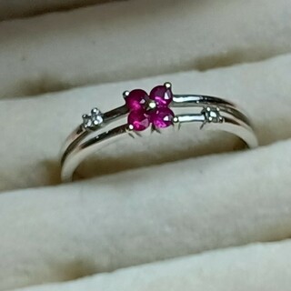 ルビーとダイヤモンドの素敵な指輪　金の指輪　ルビーとダイヤモンドの綺麗な指輪　金