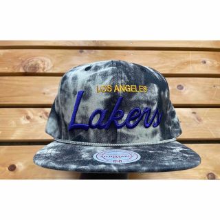 ミッチェルアンドネス(MITCHELL & NESS)のmitchell&ness “Lakers” ブリーチブラックデニムキャップ(キャップ)