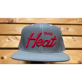 ミッチェルアンドネス(MITCHELL & NESS)のmitchell&ness “Miami Heat” リフレクターキャップ(キャップ)