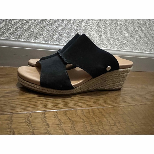 美品　UGG サンダル 1