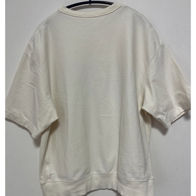 GU(ジーユー)のGU  トップス ロゴ  半袖  オフホワイト  S レディースのトップス(Tシャツ(半袖/袖なし))の商品写真