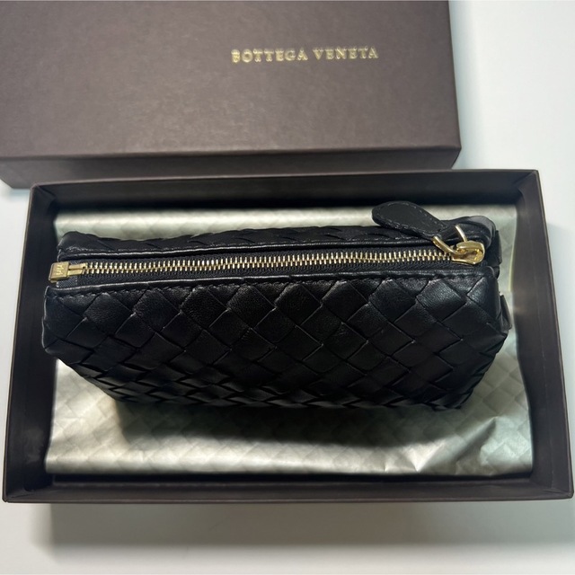 Bottega Veneta(ボッテガヴェネタ)の未使用　BOTTEGA VENETA ポーチ　イタリア製 レディースのファッション小物(ポーチ)の商品写真