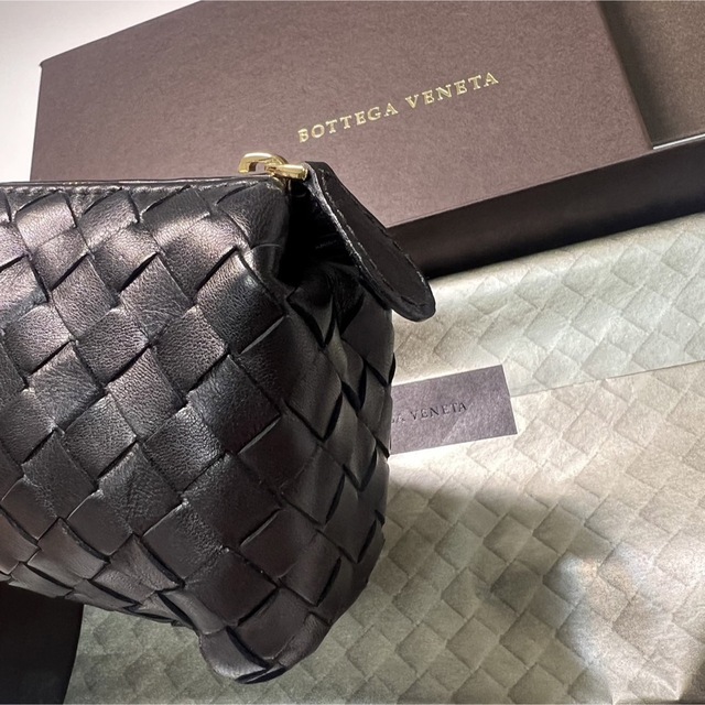 Bottega Veneta(ボッテガヴェネタ)の未使用　BOTTEGA VENETA ポーチ　イタリア製 レディースのファッション小物(ポーチ)の商品写真