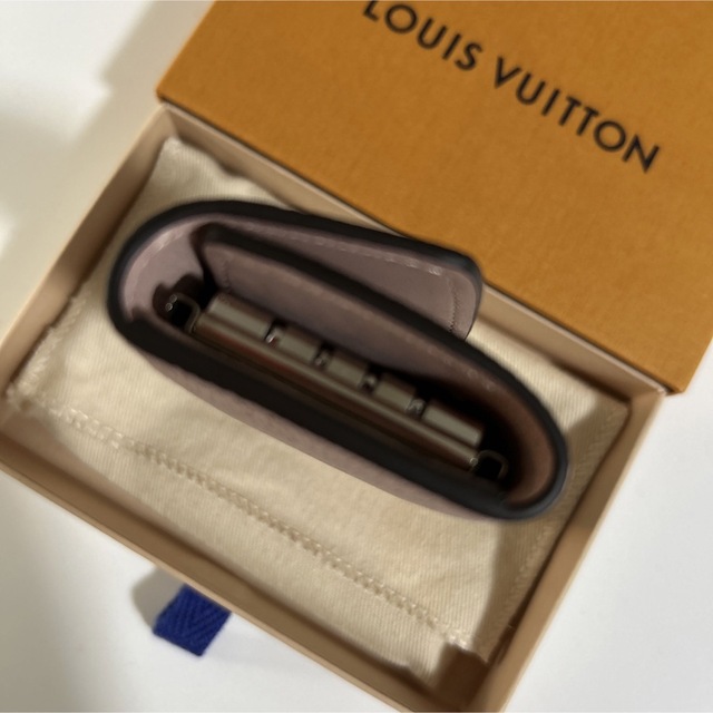 LOUIS VUITTON(ルイヴィトン)のルイヴィトン　キーケース　ミュルティクレ4 マグノリア　マヒナ　ピンク レディースのファッション小物(キーケース)の商品写真