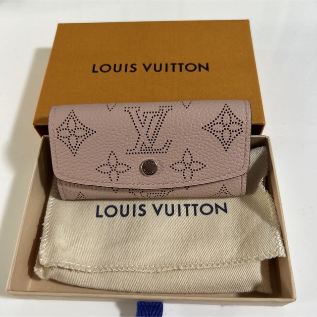 LOUIS VUITTON(ルイヴィトン)のルイヴィトン　キーケース　ミュルティクレ4 マグノリア　マヒナ　ピンク レディースのファッション小物(キーケース)の商品写真