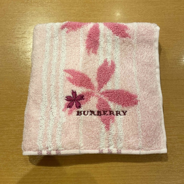 BURBERRY(バーバリー)のバーバリータオルハンカチピンク レディースのファッション小物(ハンカチ)の商品写真