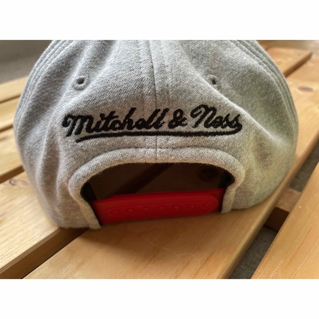 MITCHELL & NESS(ミッチェルアンドネス)のMitchell&Ness CHICAGO BULLSキャップ メンズの帽子(キャップ)の商品写真