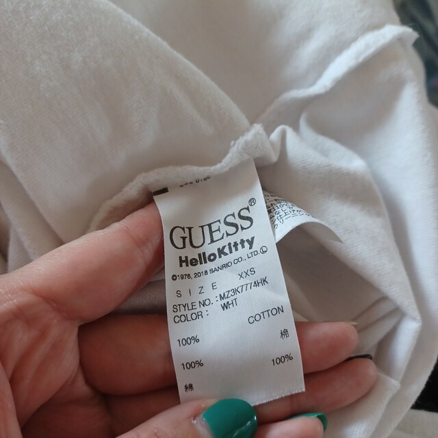 GUESS(ゲス)のキティ ゲス ポケット 半袖 Tシャツ メンズのトップス(Tシャツ/カットソー(半袖/袖なし))の商品写真