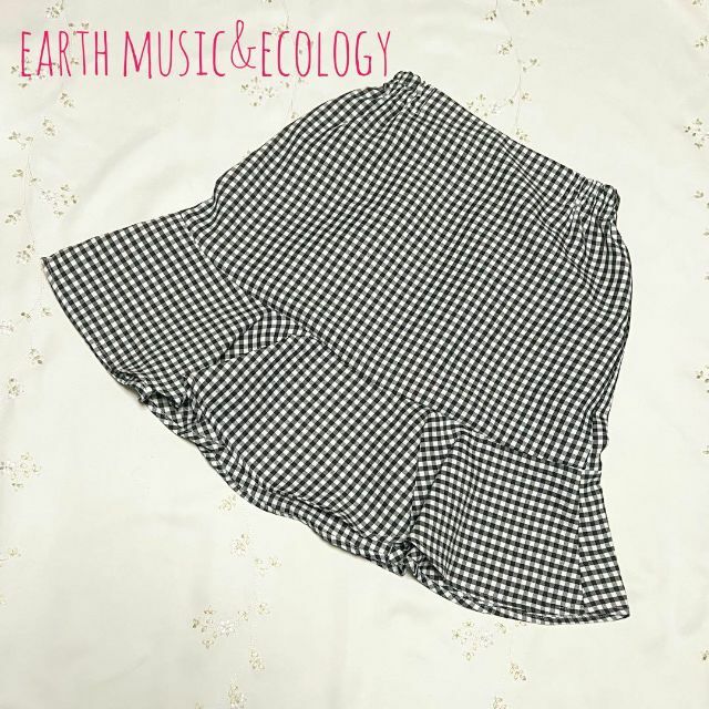 earth music & ecology(アースミュージックアンドエコロジー)のearth music&ecology アースミュージック フリルミニスカート レディースのスカート(ミニスカート)の商品写真