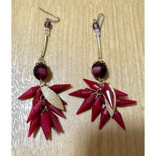 ピアス　赤色(ピアス)