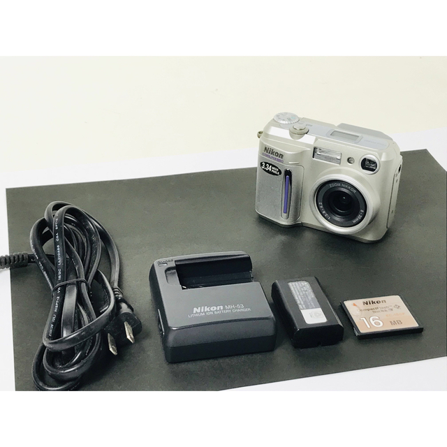 リバーシブルタイプ 美品 Nikon COOLPIX 880 ニコン デジタルカメラ デジカメ