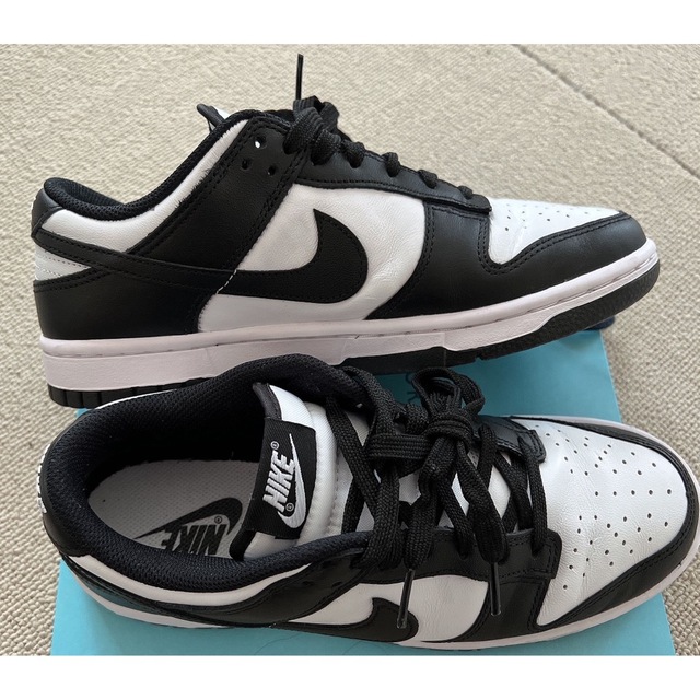 NIKE(ナイキ)のNIKE DUNK LOW パンダダンク 24.5正規品 レディースの靴/シューズ(スニーカー)の商品写真