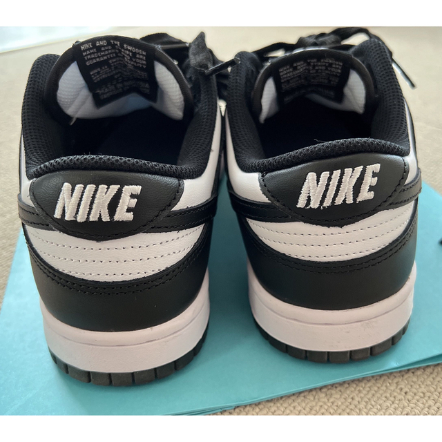 NIKE(ナイキ)のNIKE DUNK LOW パンダダンク 24.5正規品 レディースの靴/シューズ(スニーカー)の商品写真