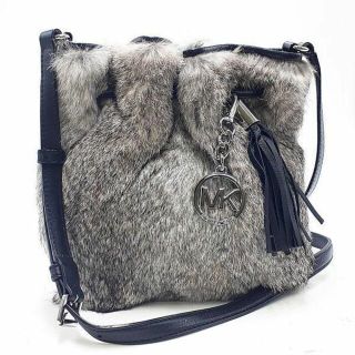 マイケルコース(Michael Kors)のマイケルマイケルコース ショルダーバッグ 鞄 ファー チャーム 灰系 黒系(ショルダーバッグ)