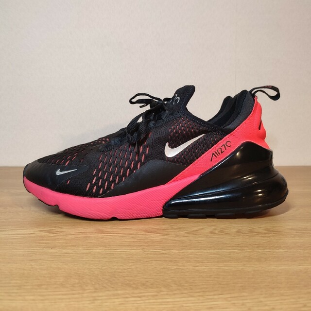 大人気カラー NIKE AIR MAX 270 BRED