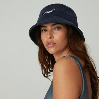 KITH - kith woman towel Terry bucket hat キスの通販 by RUKA｜キス