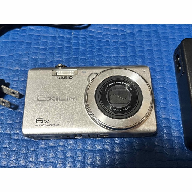 CASIO(カシオ)のカシオ　エクシリム　EX-ZS28 スマホ/家電/カメラのカメラ(コンパクトデジタルカメラ)の商品写真