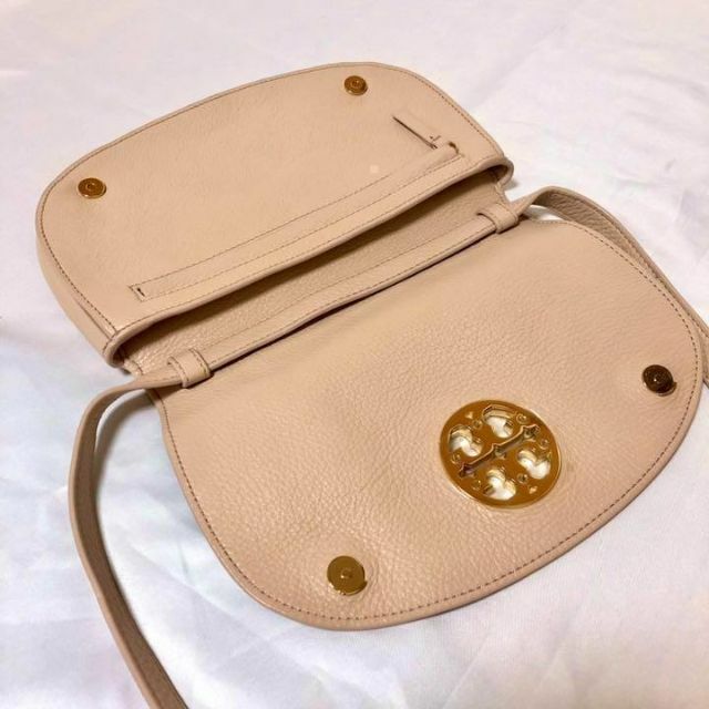 Tory Burch(トリーバーチ)の美品⭐️トリーバーチ ショルダーバッグ ピンク　ピンクベージュ　バッグ　カバン レディースのバッグ(ショルダーバッグ)の商品写真