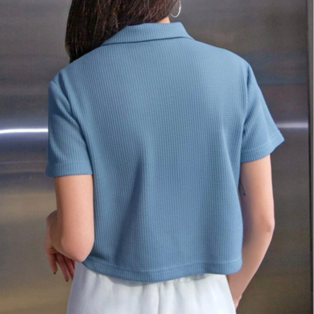 ダスティーブルー　シャツ　青　ニット　韓国　トップス レディースのトップス(シャツ/ブラウス(半袖/袖なし))の商品写真