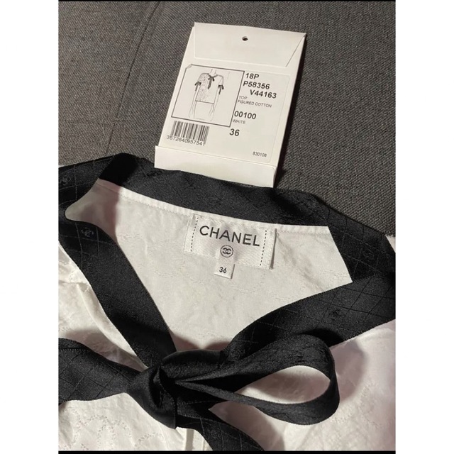 CHANEL シャネル　おリボンブラックトップス