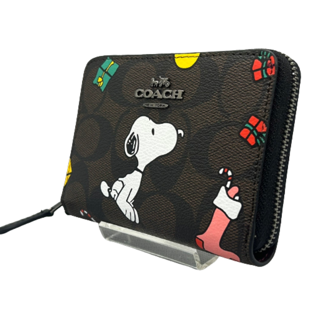 秋コーデ✨スモール ジップ スヌーピー 【新品COACH X PEANUTS】