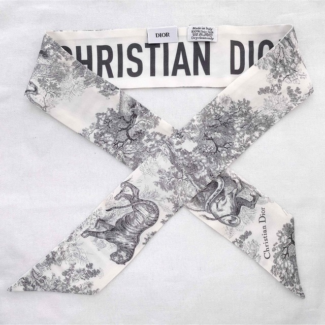 Christian Dior(クリスチャンディオール)のDIOR ディオール　アニマル　ロゴ入り　ミッツァ　スカーフ　バンドー　美品 レディースのファッション小物(バンダナ/スカーフ)の商品写真