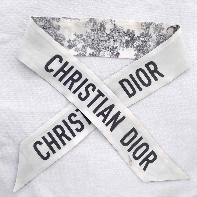 Christian Dior(クリスチャンディオール)のDIOR ディオール　アニマル　ロゴ入り　ミッツァ　スカーフ　バンドー　美品 レディースのファッション小物(バンダナ/スカーフ)の商品写真