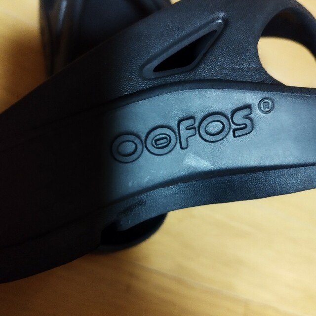 OOFOS(ウーフォス)のウーフォス　美品　25センチ レディースの靴/シューズ(サンダル)の商品写真