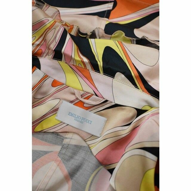 EMILIO PUCCI(エミリオプッチ)のAL BT0011 高級 EMILIO PUCCI エミリオプッチ プッチ柄 レディースのジャケット/アウター(テーラードジャケット)の商品写真