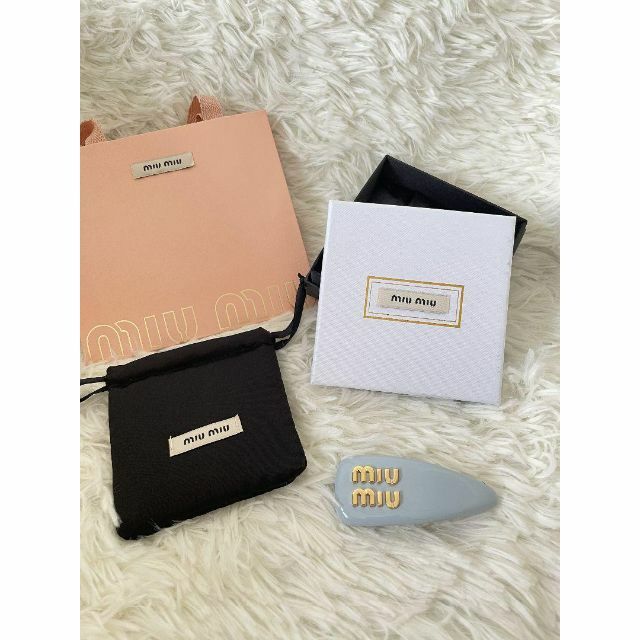 miumiu ヘアピン ブルー- miumiu パテントレザー ヘアクリップ ブルー