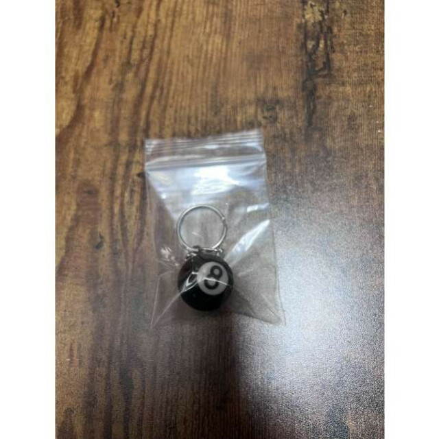 宅配便送料無料 エイト ボール キーホルダー モノクロ モノトーン ビリヤード おしゃれ 黒 エイト ボール キーホルダー モノクロ モノトーン ビリヤード おしゃれ 黒