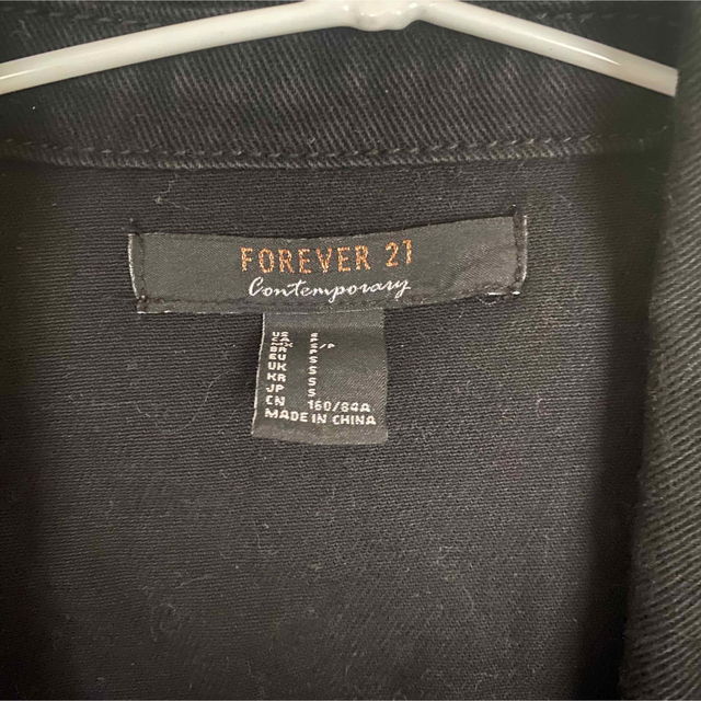 FOREVER 21(フォーエバートゥエンティーワン)のForever21 黒Gジャン　サイドリボン　ショート丈 レディースのジャケット/アウター(Gジャン/デニムジャケット)の商品写真
