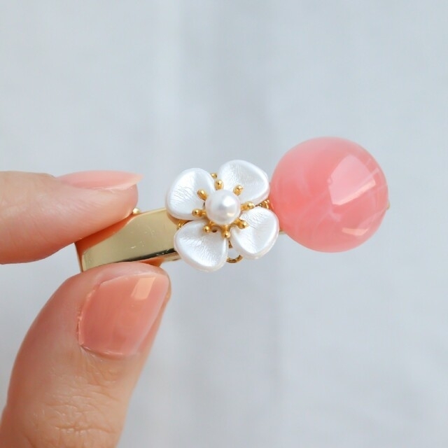 【SALE】小さなお花のヘアクリップ(ピンク)🌼ヘアピン ハンドメイドのアクセサリー(ヘアアクセサリー)の商品写真