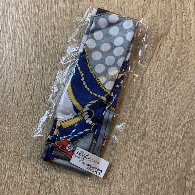 定価660円　新品未開封　ツイリー　スカーフリボン ネックストラップ レディースのファッション小物(バンダナ/スカーフ)の商品写真