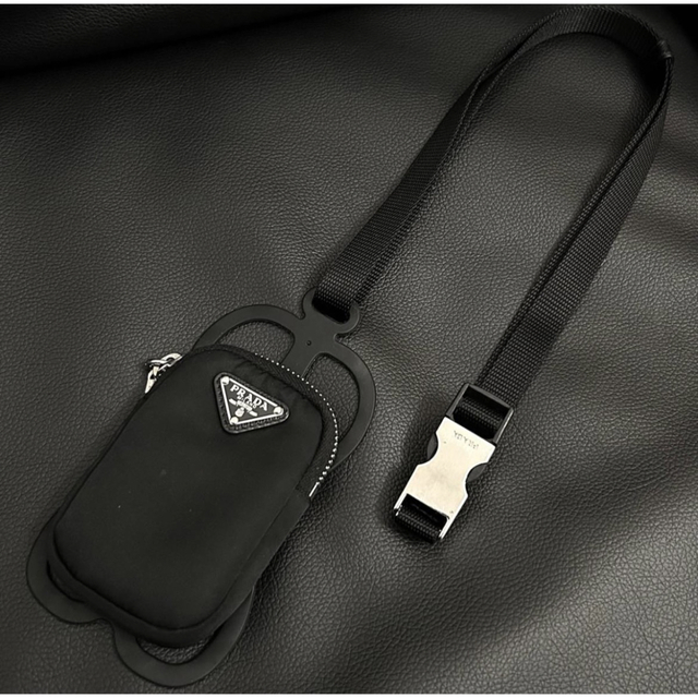 PRADA(プラダ)のPRADA プラダ Re-Nylon ネックストラップ スマホケース 正規品  レディースのバッグ(ショルダーバッグ)の商品写真