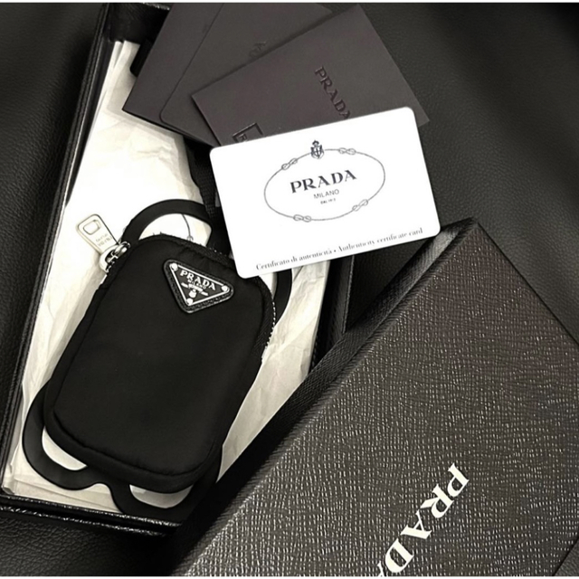 PRADA(プラダ)のPRADA プラダ Re-Nylon ネックストラップ スマホケース 正規品  レディースのバッグ(ショルダーバッグ)の商品写真