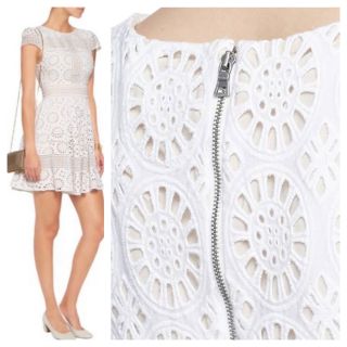 Alice+Olivia - 美品 alice+olivia アイレット刺繍レース フレア