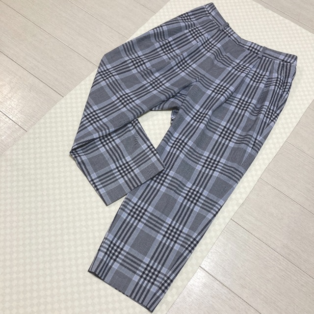 la.f...(ラエフ)の極美品 ¥22,000 la.f... テーパードチェックパンツ（size４４） レディースのパンツ(サルエルパンツ)の商品写真