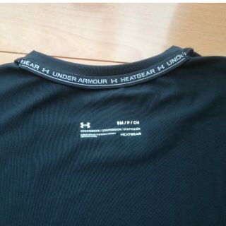 UNDER ARMOUR　アンダーシャツ　黒色