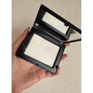 ナーズ(NARS)のライトリフレフティングセッティングパウダー プレストN(フェイスパウダー)