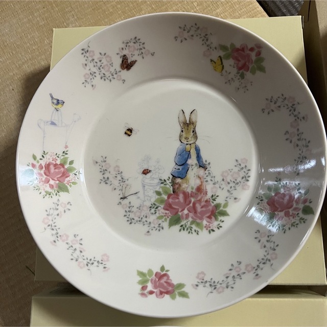 PETER RABBIT（TM）(ピーターラビット)の非売品 新品未使用 ピーターラビット ぬいぐるみ パスタカレー皿 エンタメ/ホビーのおもちゃ/ぬいぐるみ(キャラクターグッズ)の商品写真