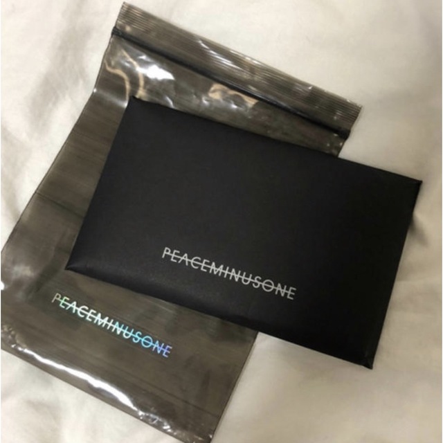 Peaceminusone passport case black