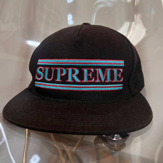 Supreme(シュプリーム)のおまけ付き！supreme・CAP メンズの帽子(キャップ)の商品写真